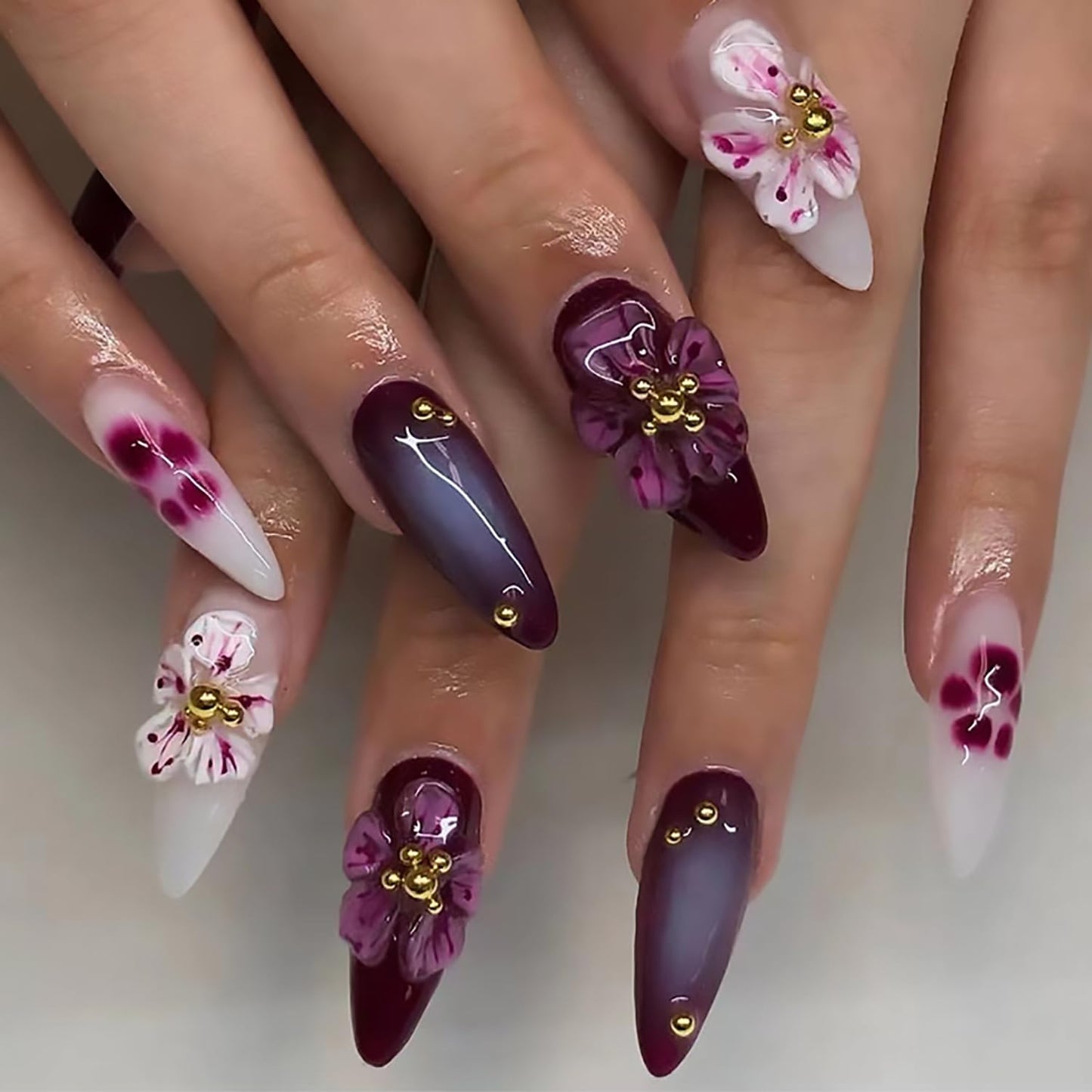 3D Flowers Press on Nails Short Almond Fake Nails with Gold Pearls Cat Claws Designs Gradient False Nails Full Cover Stick on Nails Acrylic Artificial Nails for Women Glue on Nails 30Pcs